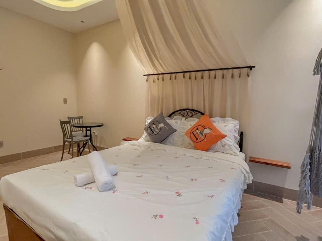 GRAND NEW -LUXURIOUS 5 BRs HOUSE IN DISTRICT 1