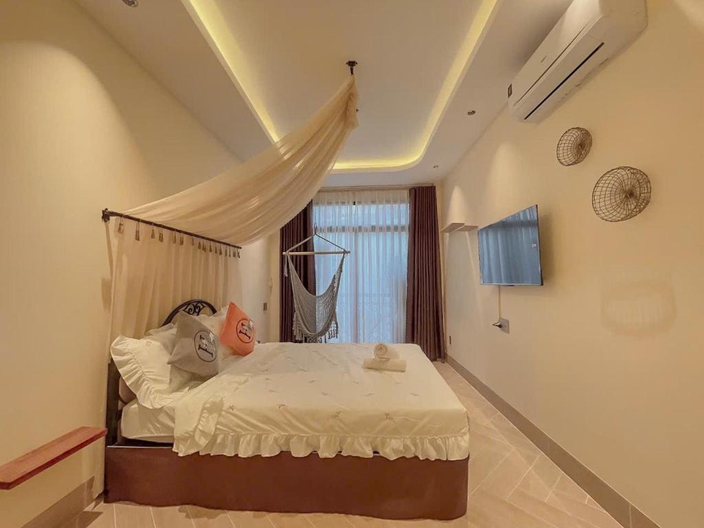 GRAND NEW -LUXURIOUS 5 BRs HOUSE IN DISTRICT 1