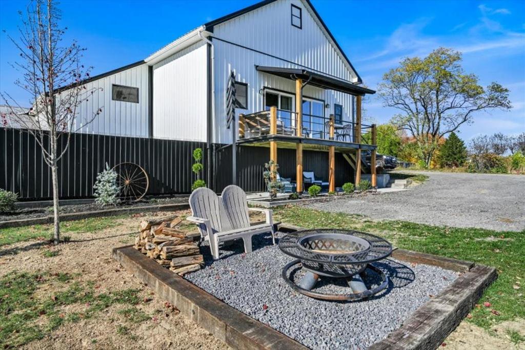 Paceful & Stylish Rural Retreat image