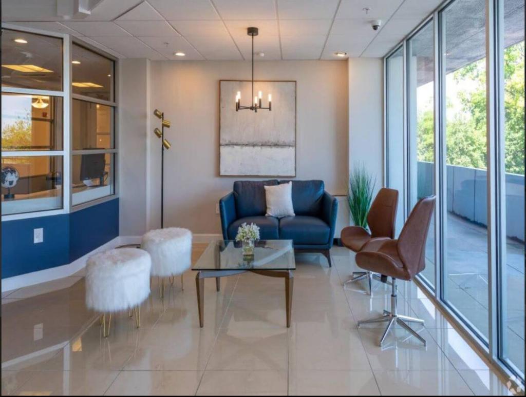 Modern 2bed 2 bath heart of Townson suite image