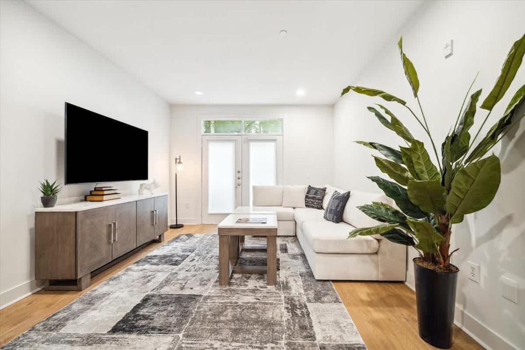 UBP-Montrose Deluxe Urban Nest-1 bed apt 5 mins from Downtown image