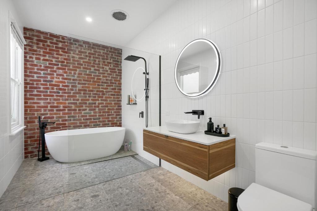Heritage Charm, Modern Comfort photo 2