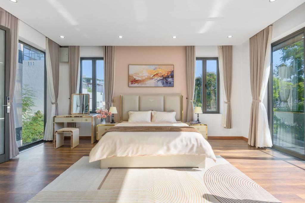 May Crystal 5BR to 6BR Villa close the beach