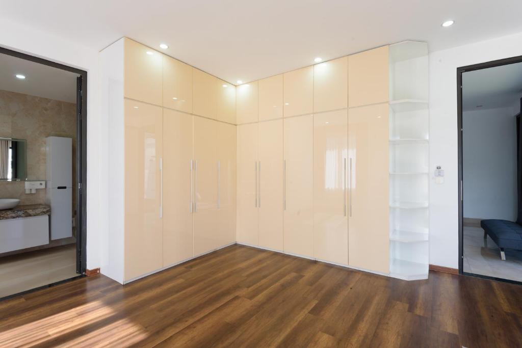 May Crystal 5BR to 6BR Villa close the beach