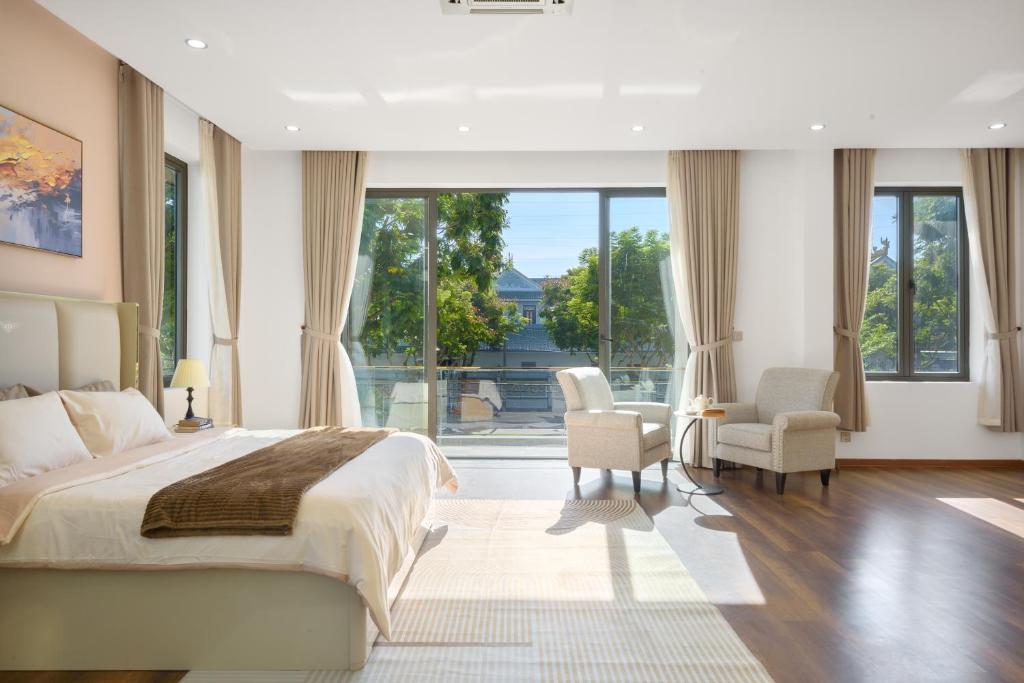 May Crystal 5BR to 6BR Villa close the beach