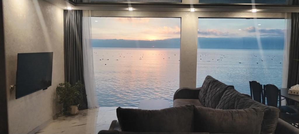 Pearl sevan photo 3