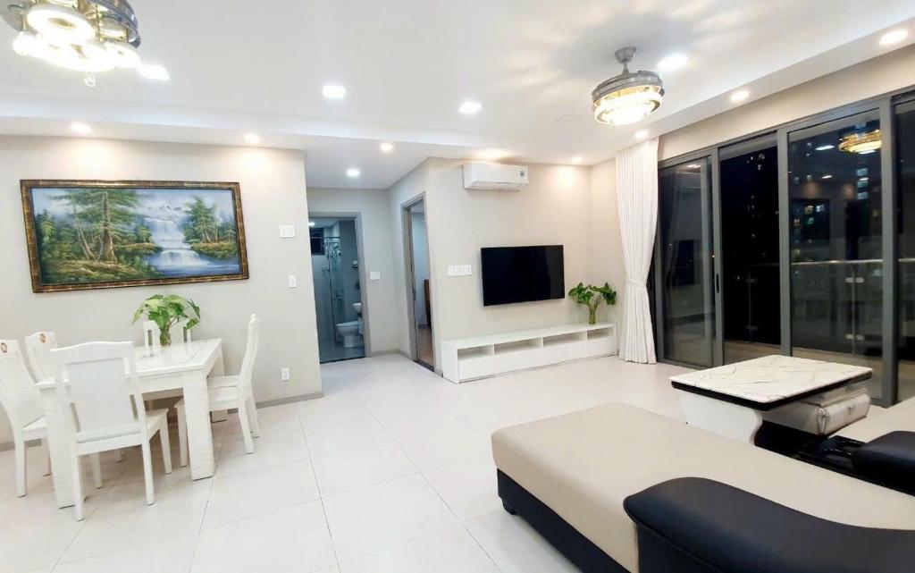 Căn hộ 3PN Gold View, Q4, HCM