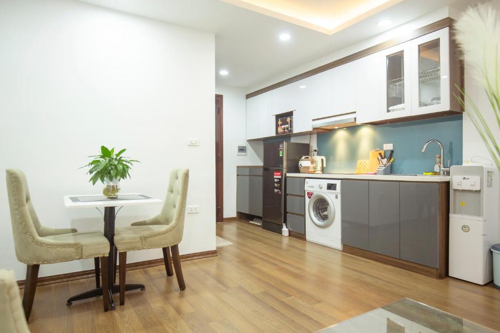 Sumitomo 18 Apartment - Lane 551 Kim Ma street