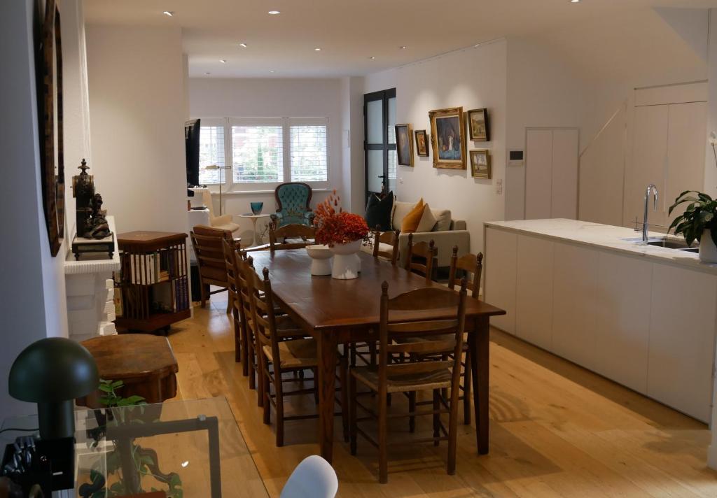 Brilliant 2BRM, Fully Renovated Art Deco Classic photo 4