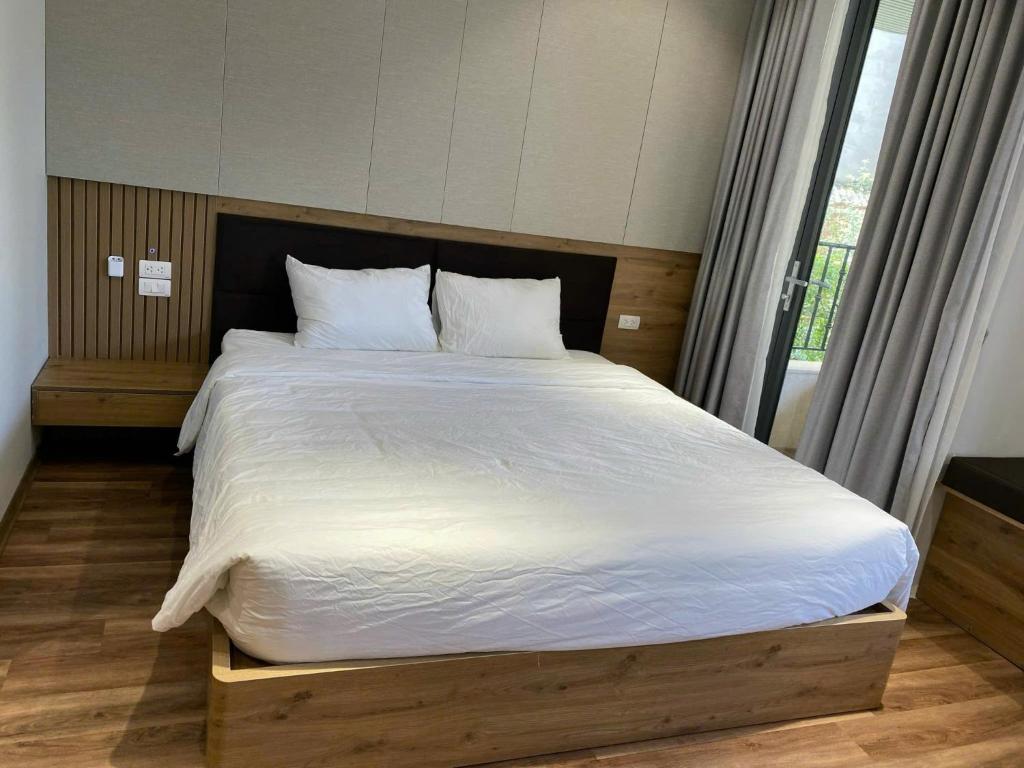 Cozy Central West Lake Hotel