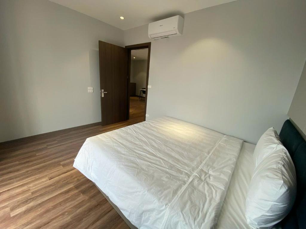 Cozy Central West Lake Hotel