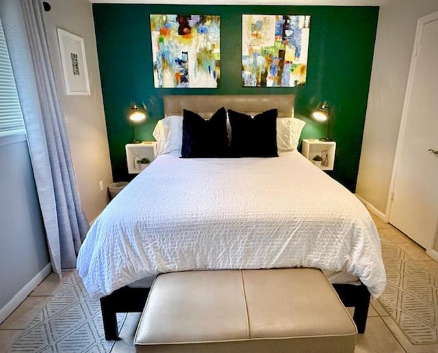 Montrose Art Lover's Dream to Live Like a Local image