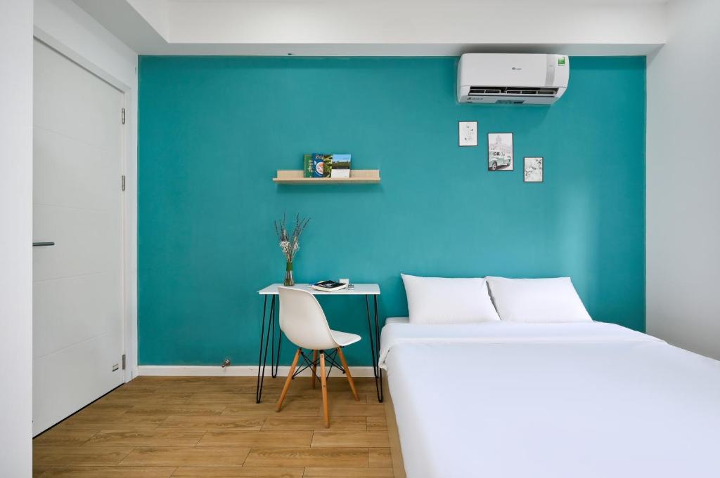 Studio 79 Suites in City Center with Parking