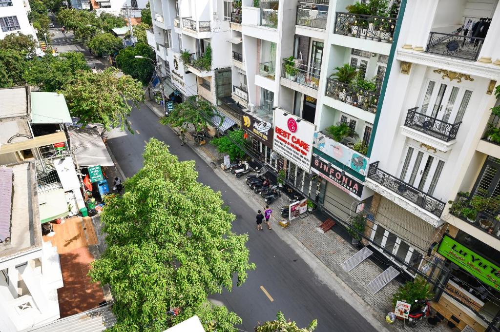 Studio 79 Suites in City Center with Parking