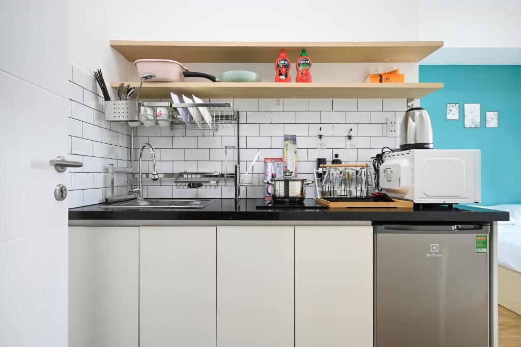 Studio 79 Suites in City Center with Parking