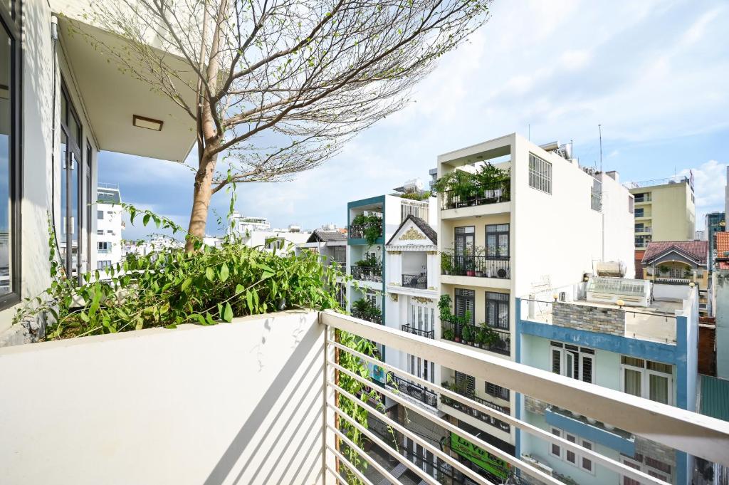 Studio 79 Suites in City Center with Parking