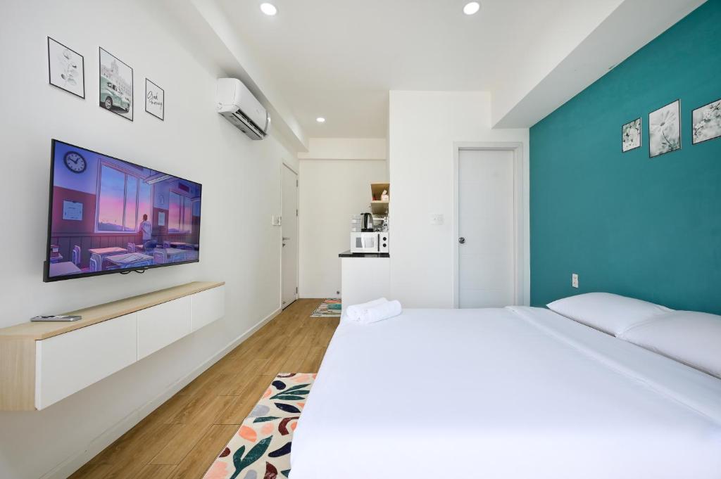 Studio 79 Suites in City Center with Parking