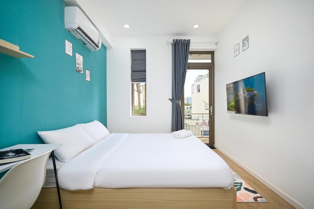 Studio 79 Suites in City Center with Parking