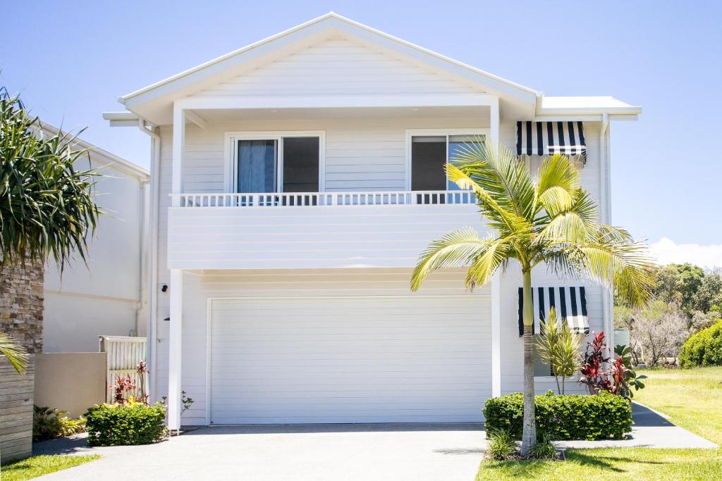 Beachfront Apartment photo 1