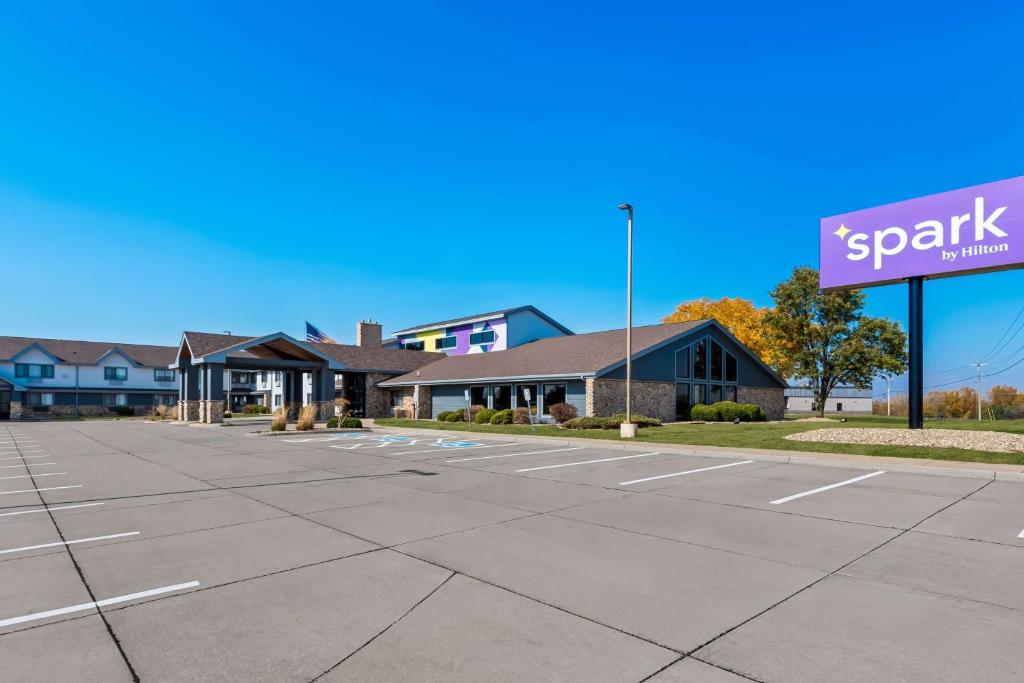 AmericInn by Wyndham Cedar Falls image