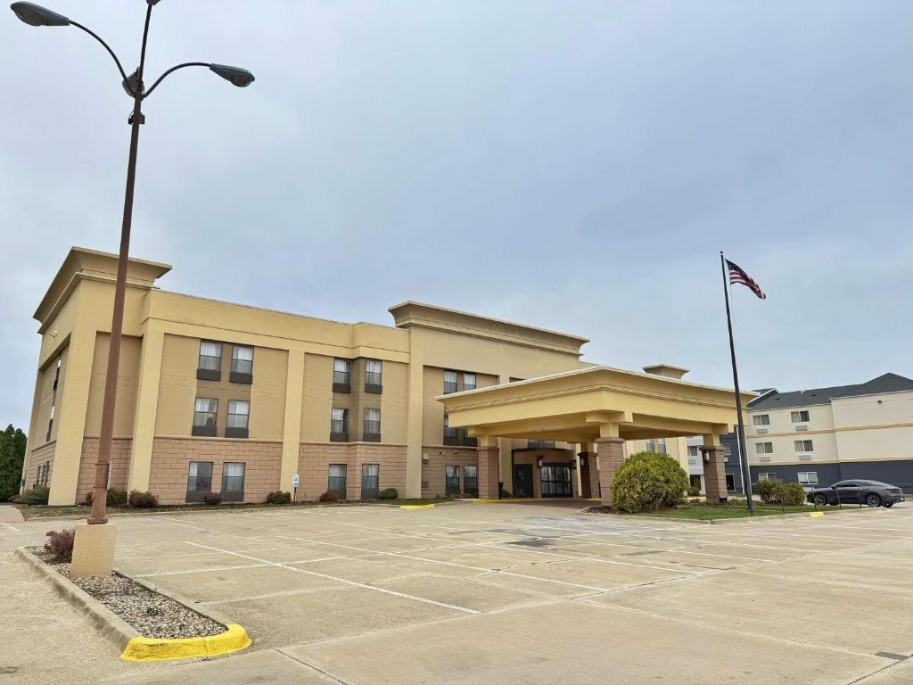 Hampton Inn Decatur/Forsyth image