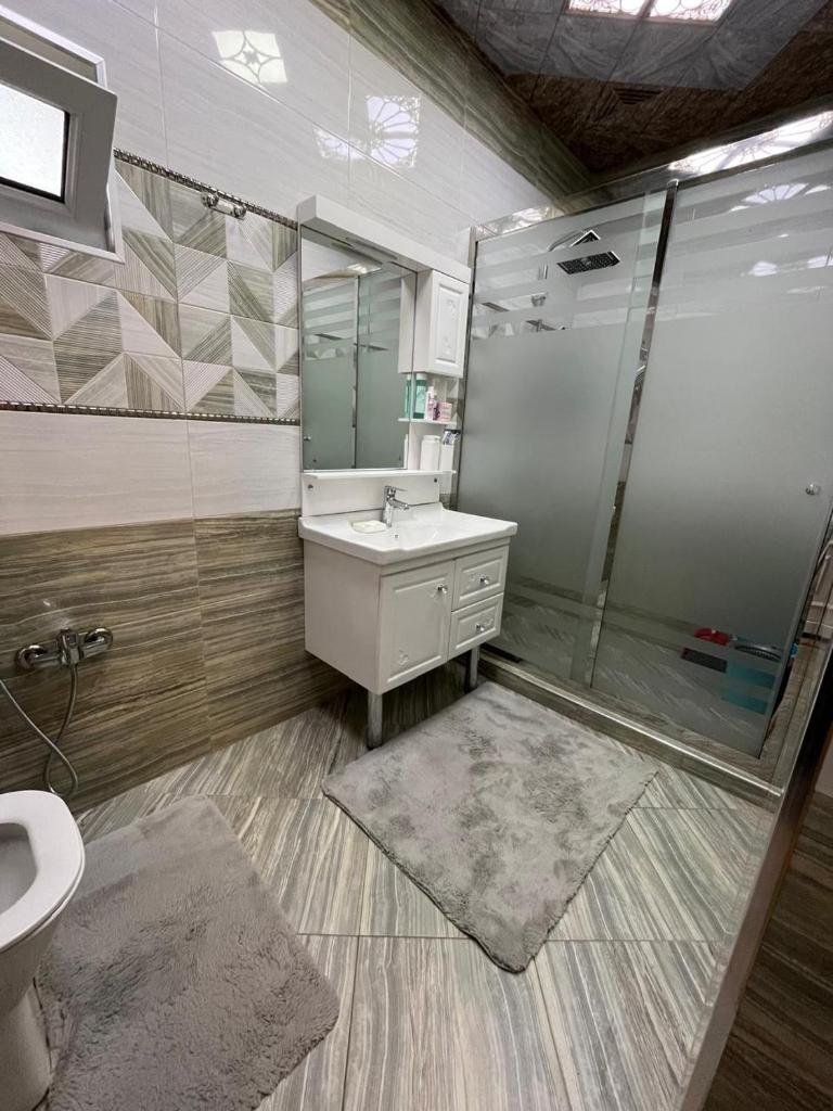 nearby Airport Apartment photo 2
