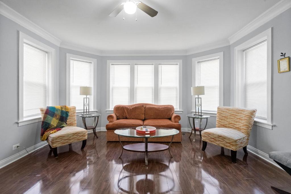 420 Long term 2 BR Laundry Private Parking image