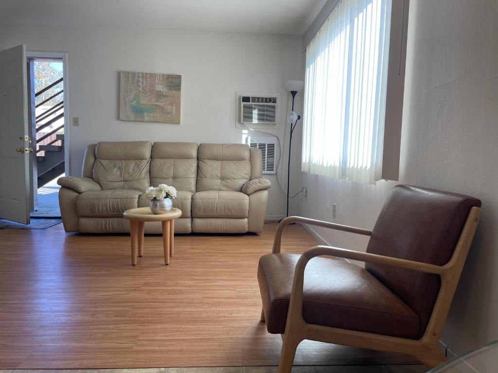 Furnished Apartment on Edison image