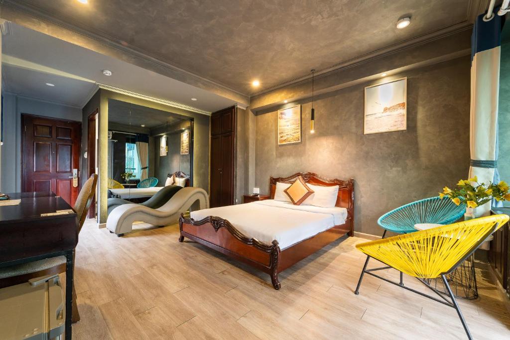 Happy Hotel