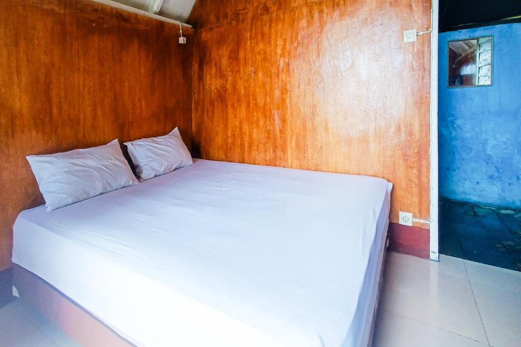 Rejeng Bungalow Near Gangga Waterfall Lombok Room Type - Standard Double Room with Fan
