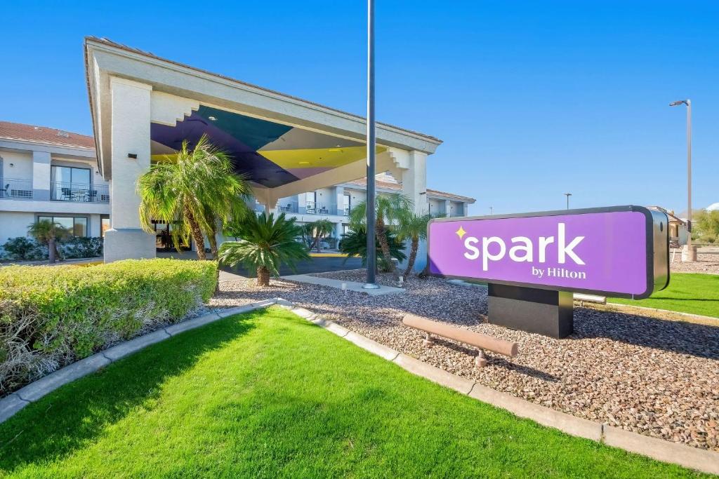 Spark by Hilton Fountain Hills Scottsdale - Tap to explore photos