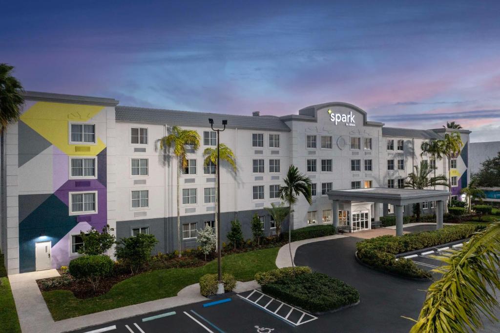 Baymont by Wyndham Miami Doral image