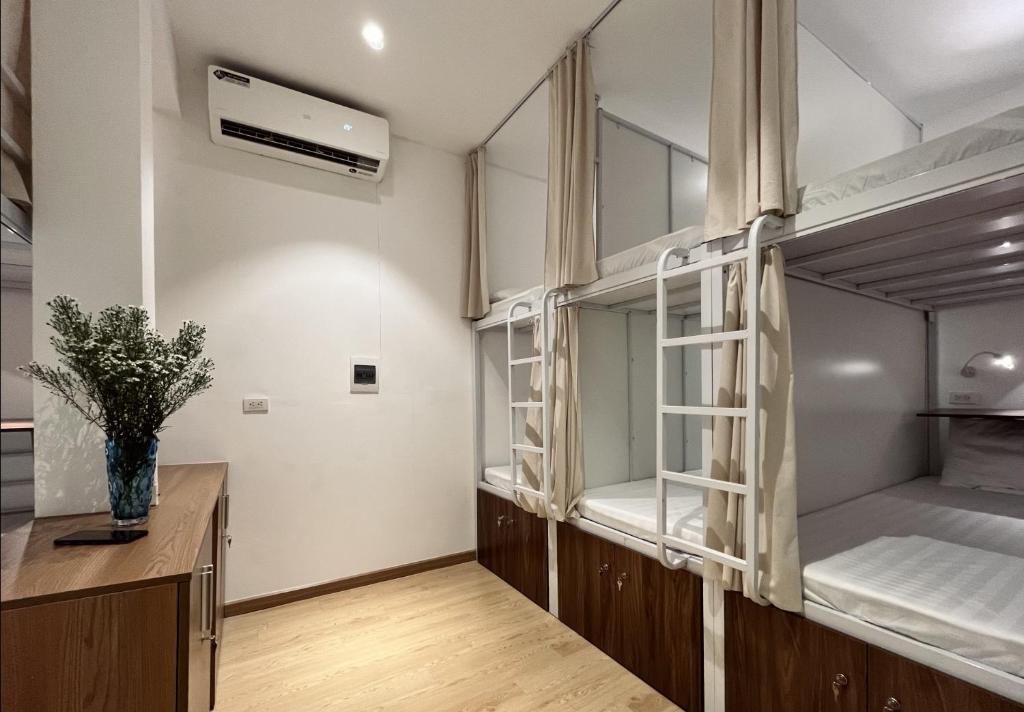 The Urban Slumber Inn City