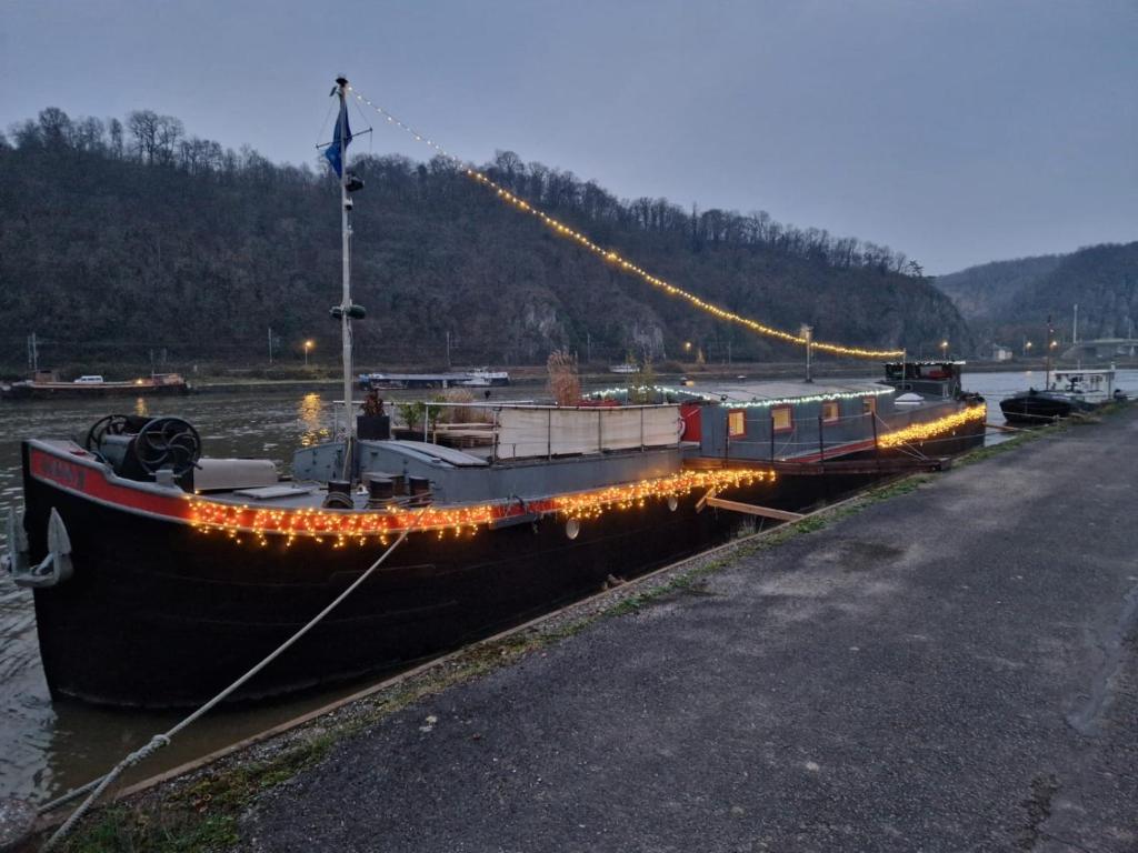 Une perle ! Péniche complète pour 8 sur la Meuse, région Namur photo 2
