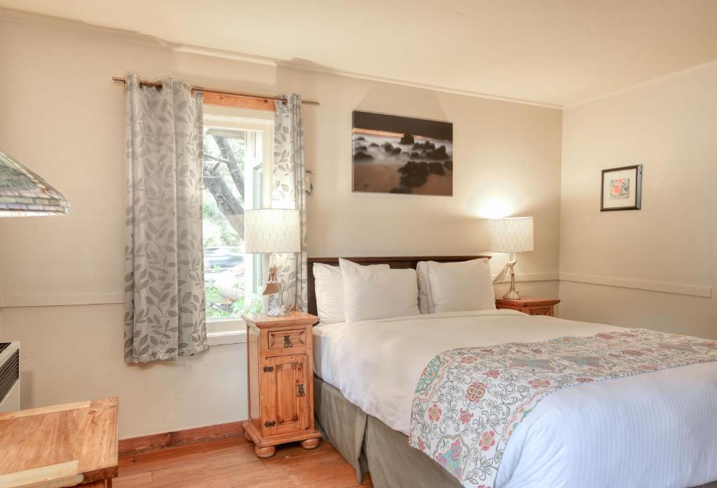 Fernwood Resort image