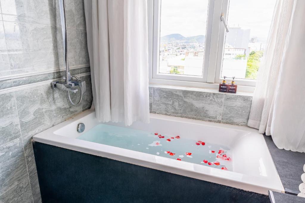 Lychee Boutique Da Nang Hotel