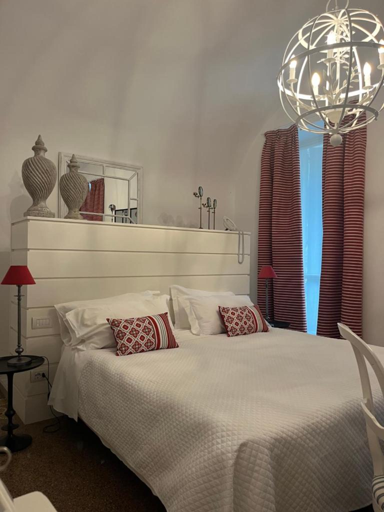 Marina Hotel Charming Rooms - Tap to explore photos