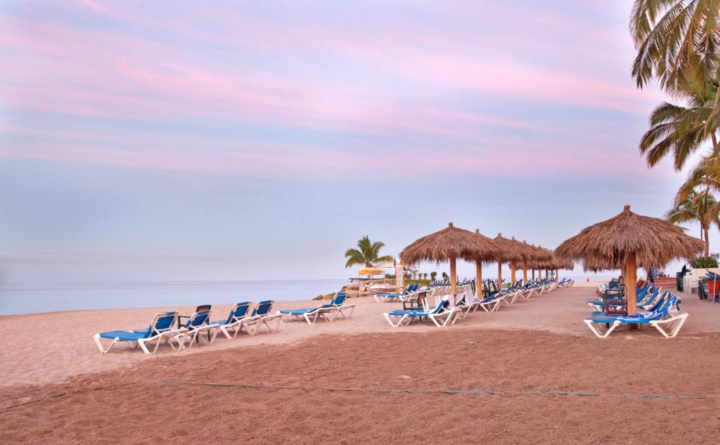 Двухместный (Клуб Sun - Номер с кроватью размера «king-size» и видом на океан), Sunscape Puerto Vallarta Resort