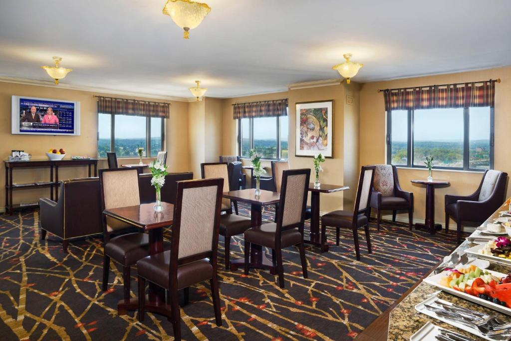 Sheraton Springfield Monarch Place Hotel image