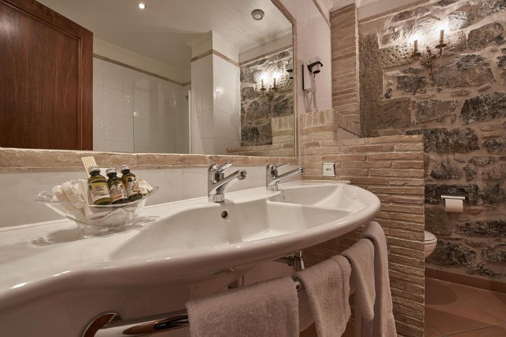 Двухместный (Улучшенный двухместный номер с 1 кроватью), Hotel d'Allèves