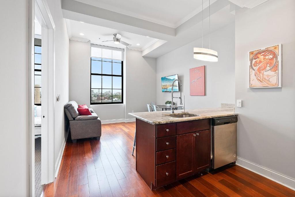 High-end 1br W Rooftop Amenities image
