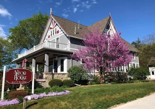 Astor House image