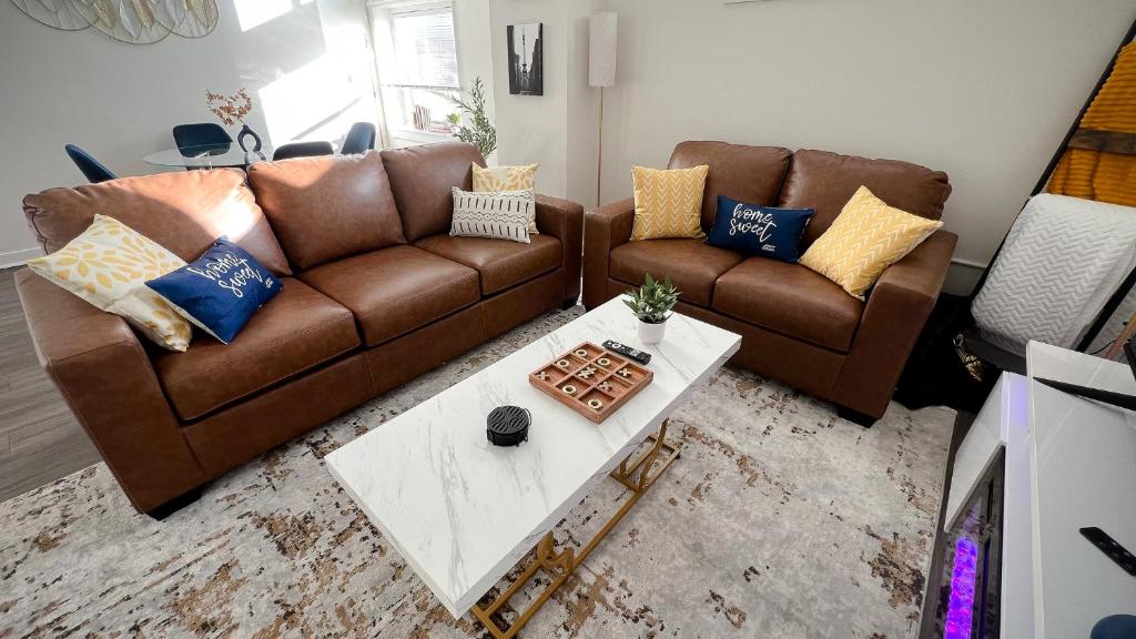 Downtown Indy with Free Parking and Walking Distance to Everything! image