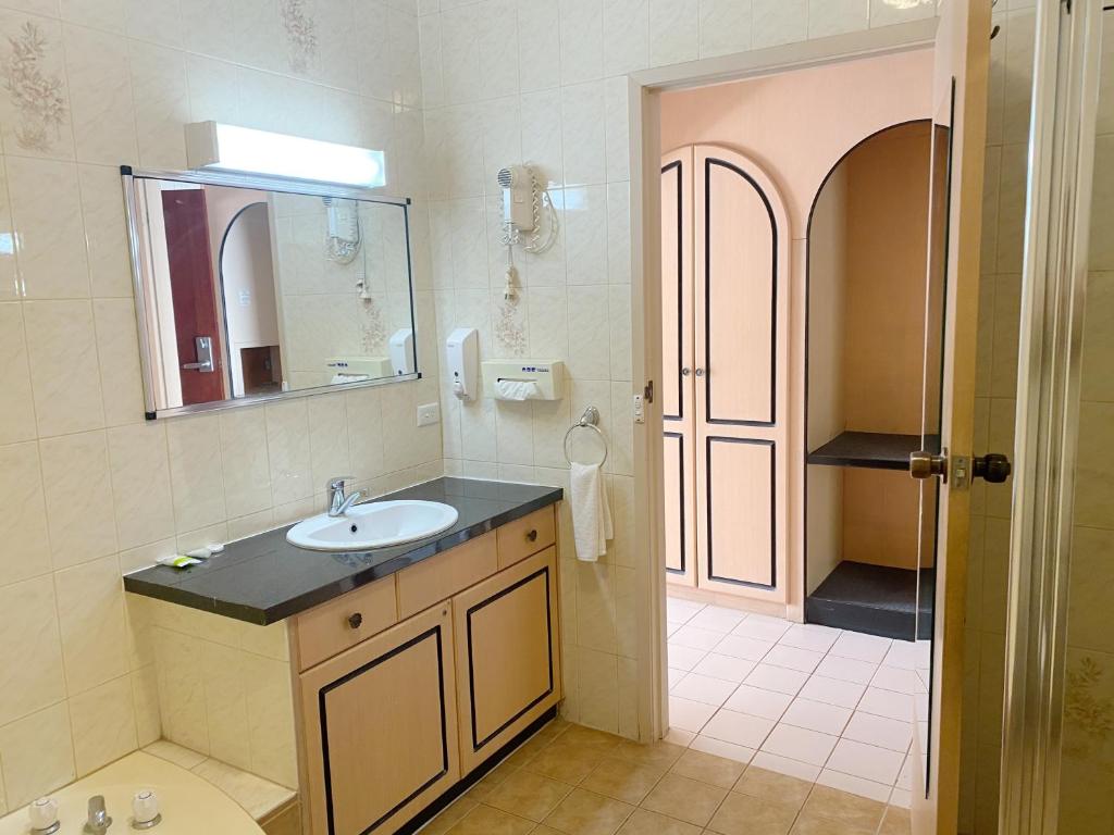 Golden Chain Country Plaza Motel Halls Gap photo 3