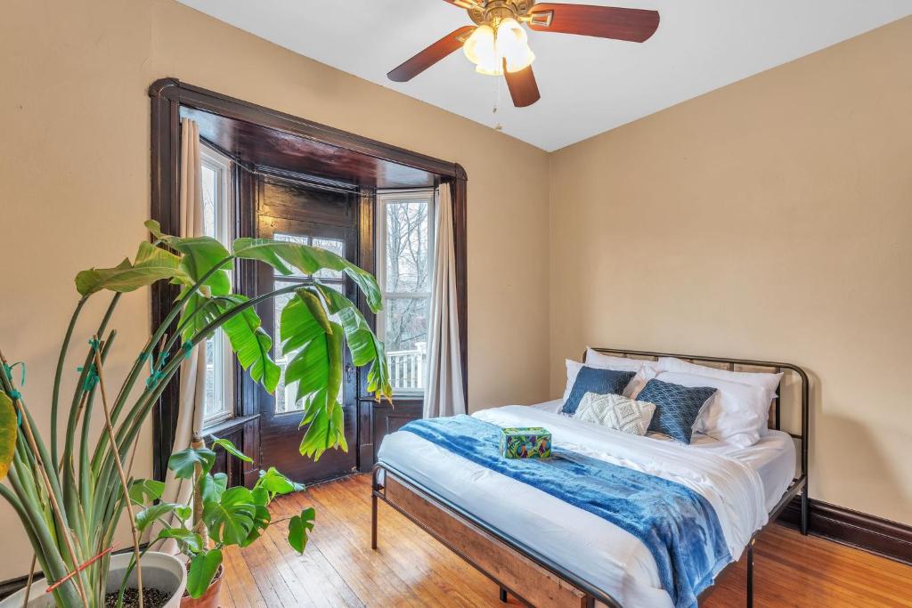Chic STL Townhome image