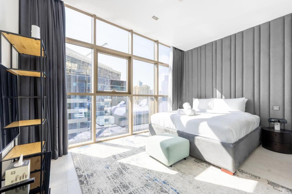 Exclusive Marina Stay - Posh 3BR with Stunning Views photo 1