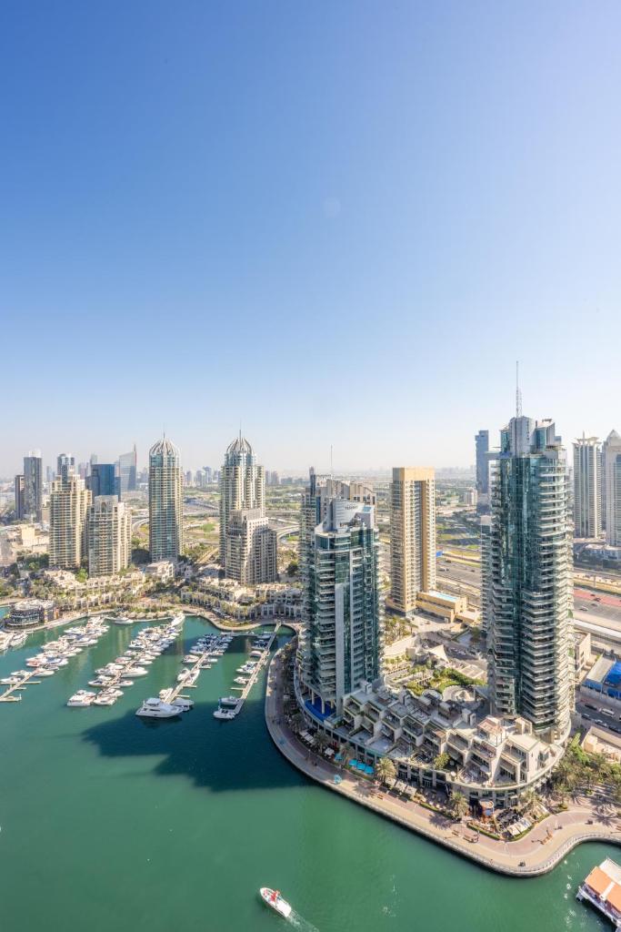 Exclusive Marina Stay - Posh 3BR with Stunning Views photo 3
