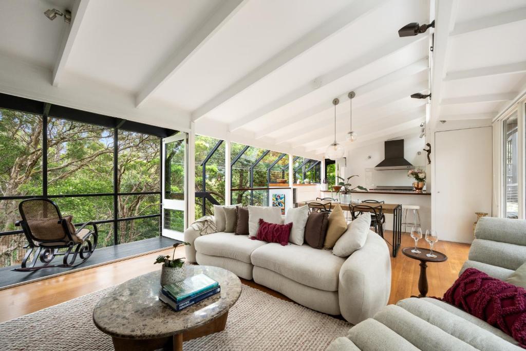 Luxury Escape - 4bd Home and Courtyard in Castlecrag