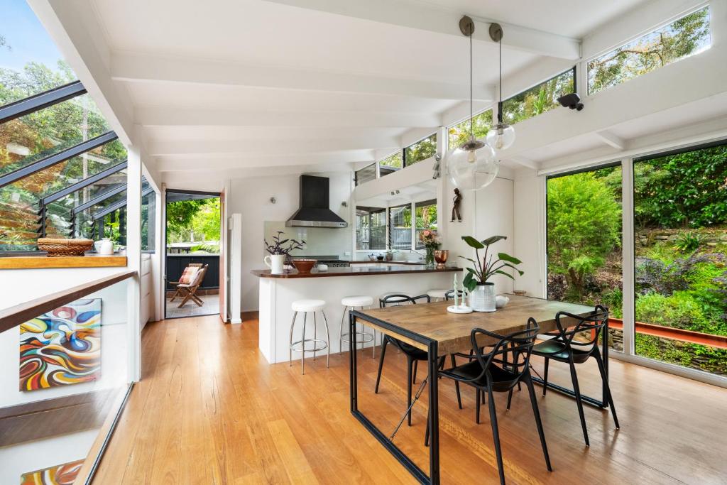 Luxury Escape - 4bd Home and Courtyard in Castlecrag photo 1