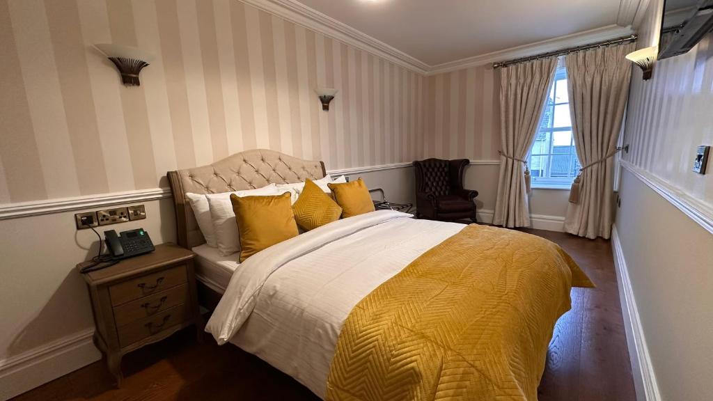 Sweeney's Hotel 2020 Limited - Tap to explore photos